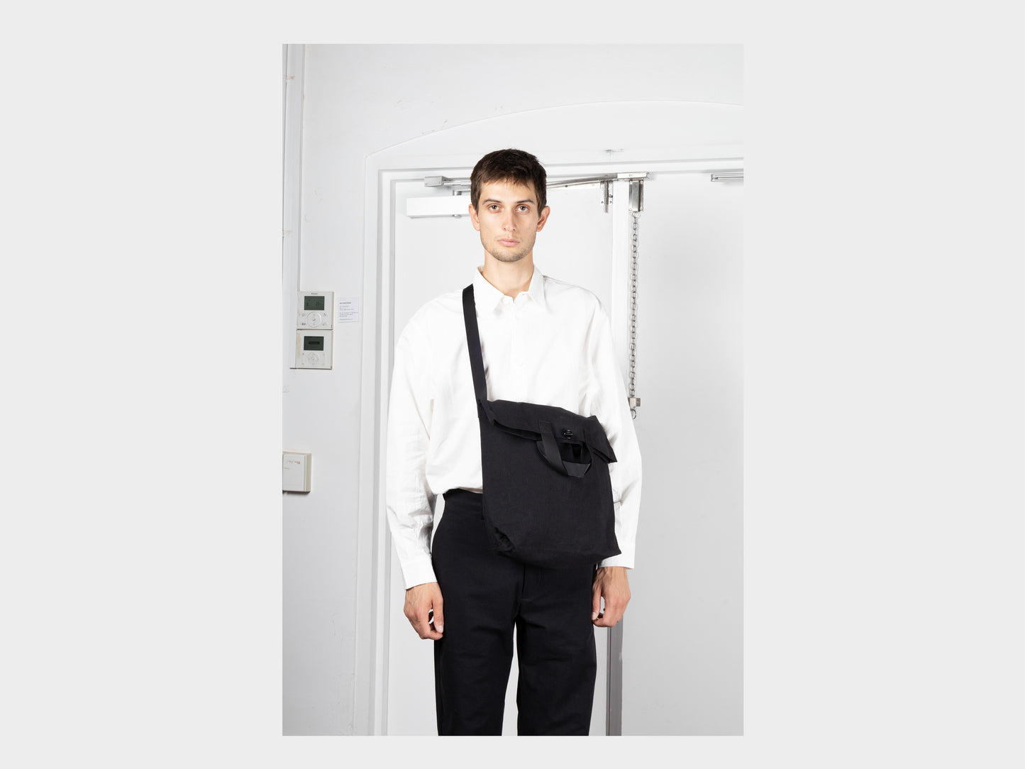 R0B1 "Multi Handle Tote" Black Wax