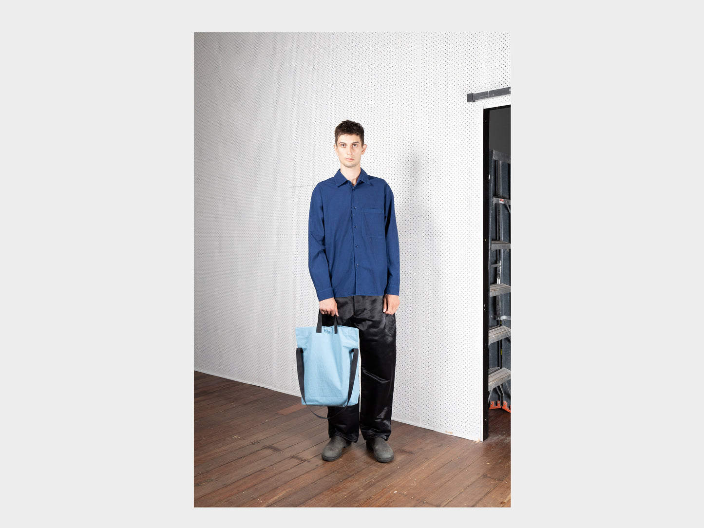 R17B1 "Multi Handle Tote" Mineral Wax