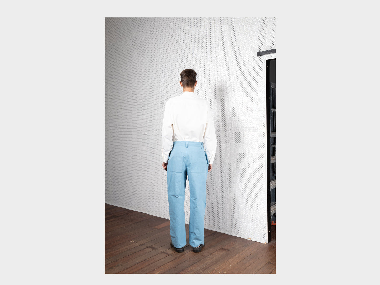 R17P4 "Wide Pants" Mineral Wax