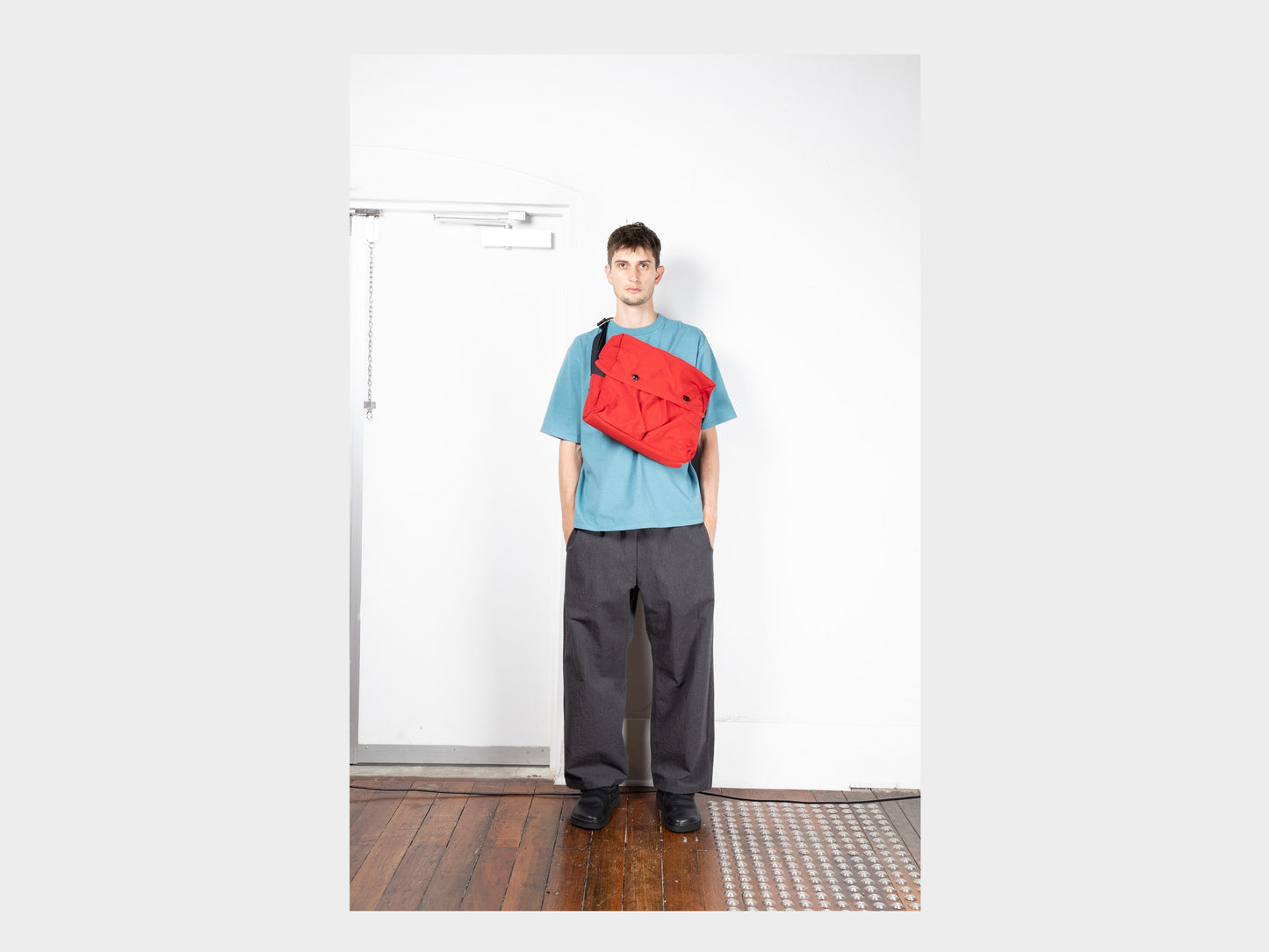 R19G4 "Mini Messenger" Waratah Nylon