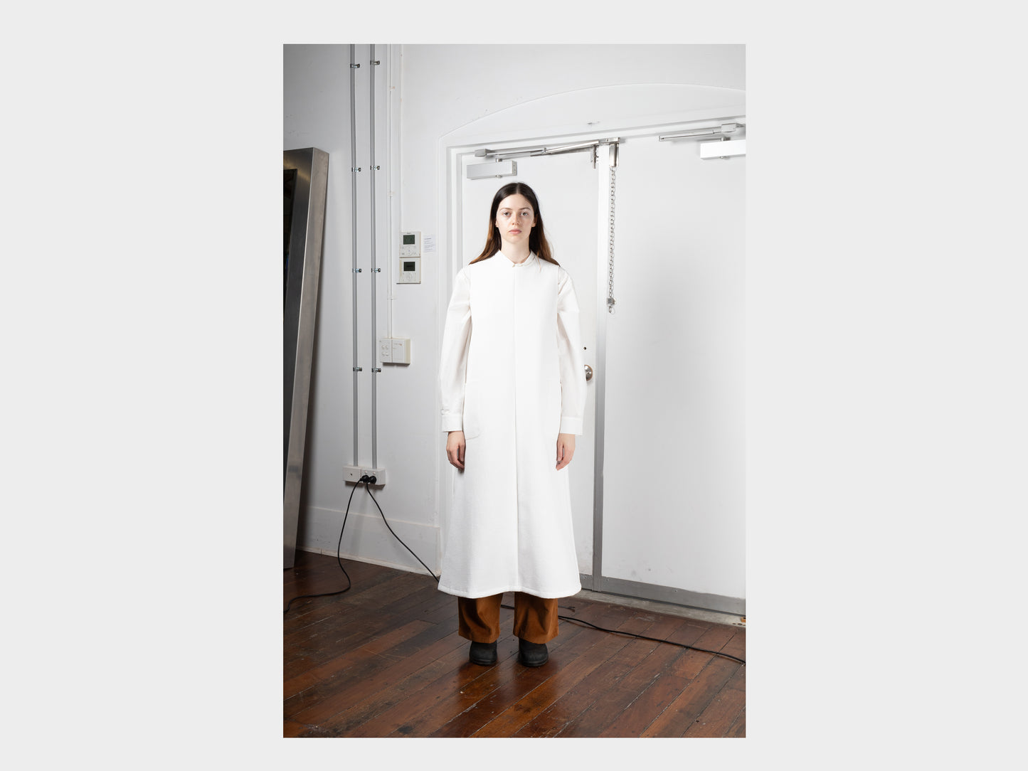 W-R16A5 "Round Dress" White Nubi