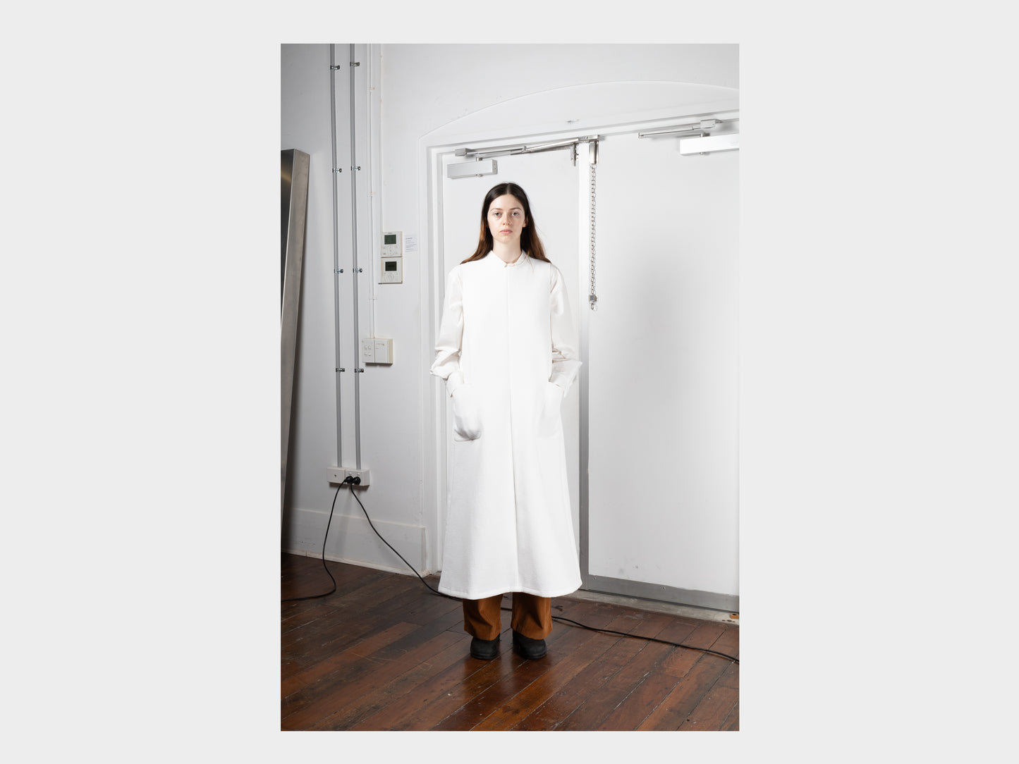 W-R16A5 "Round Dress" White Nubi