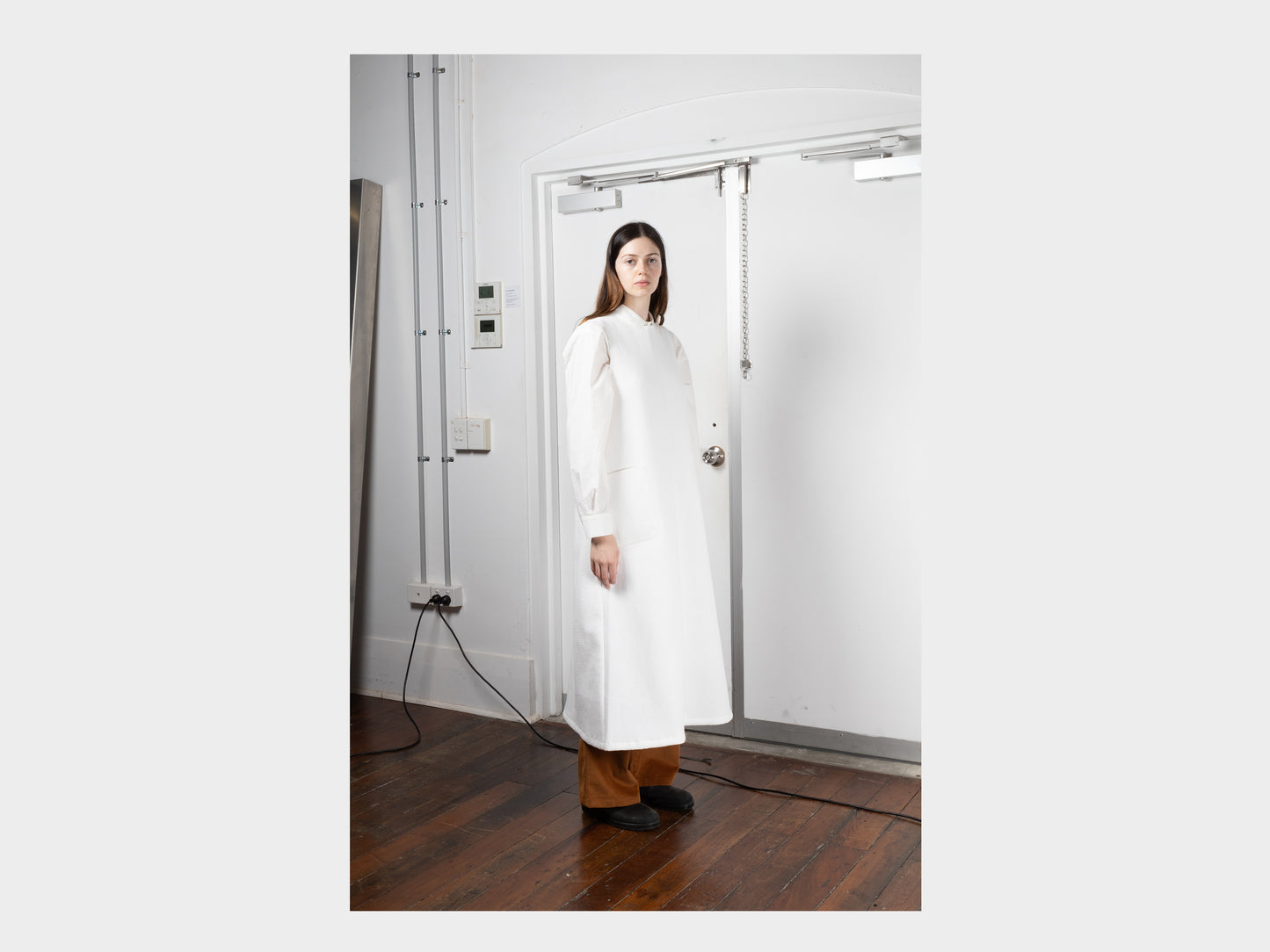 W-R16A5 "Round Dress" White Nubi