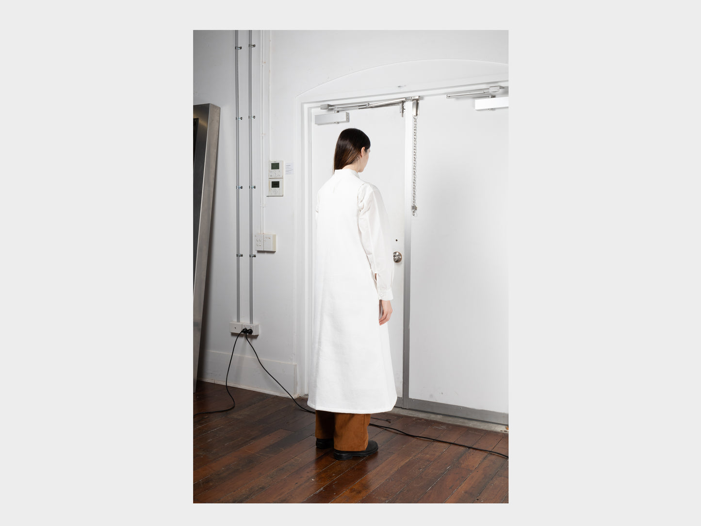 W-R16A5 "Round Dress" White Nubi