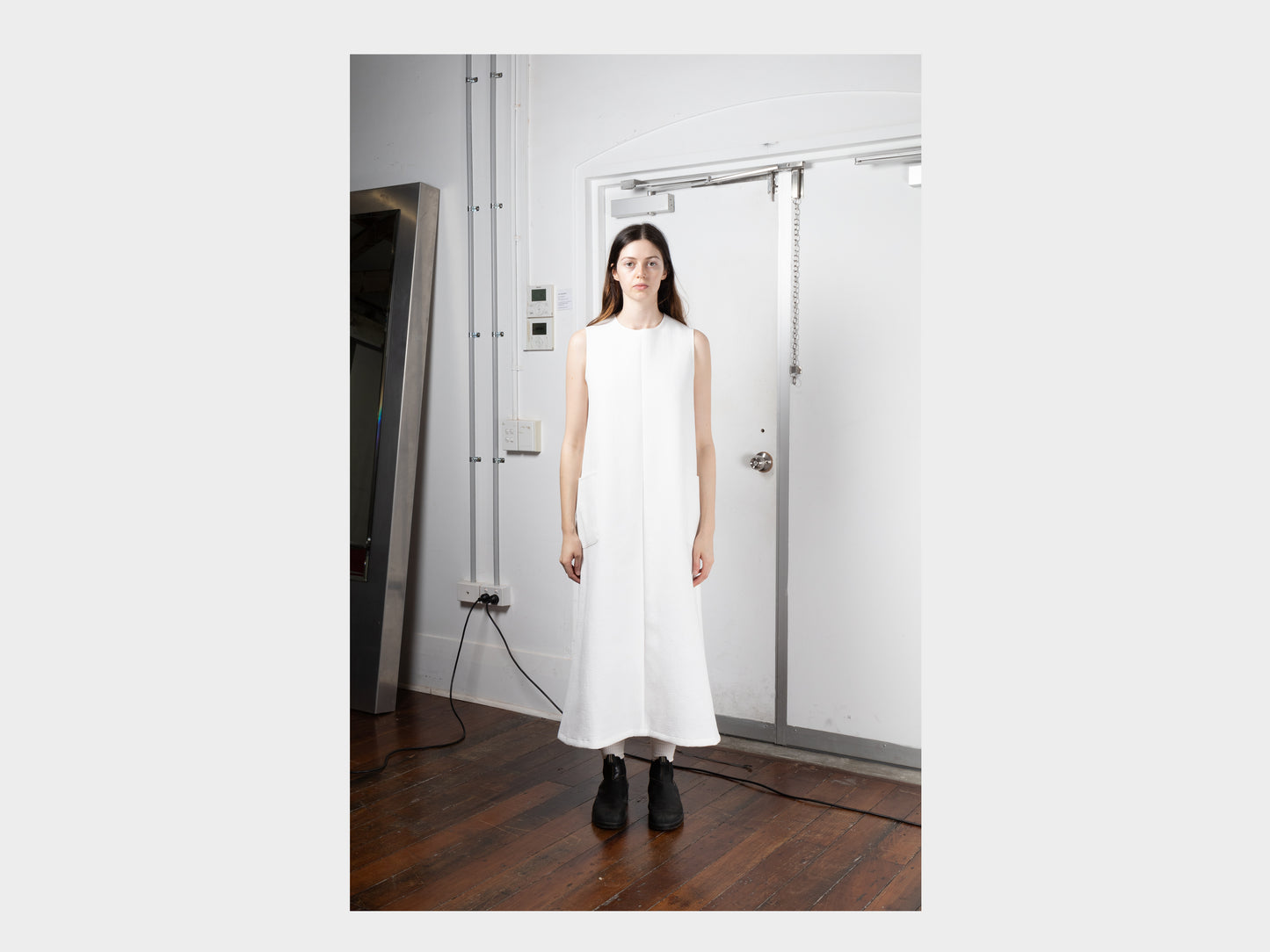 W-R16A5 "Round Dress" White Nubi