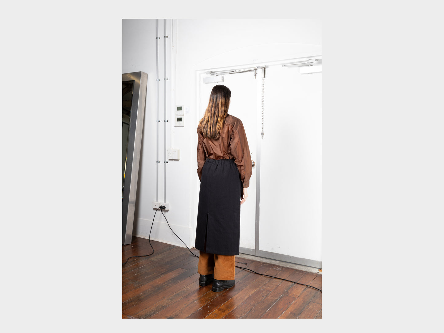 W-R16P8 "Straight Skirt" Black Wash