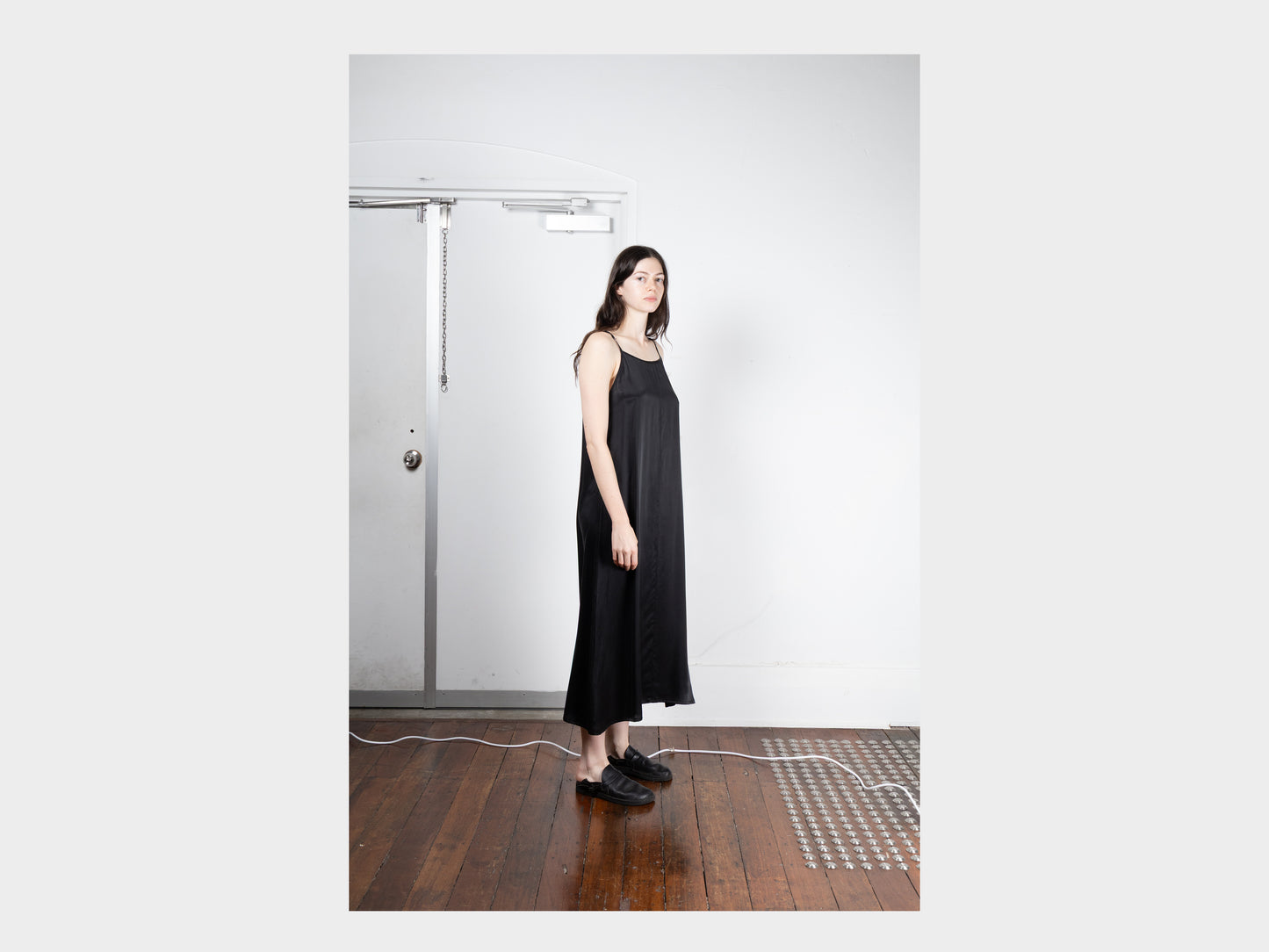 W-R18A5 "Slip" Black Saturn