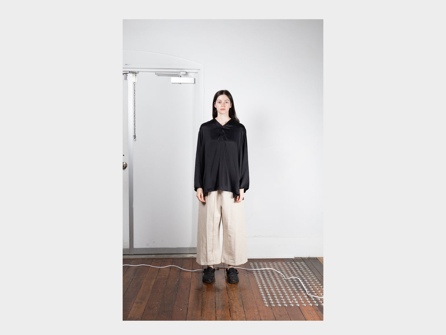 W-R18S2 "Arrow Shirt" Black Saturn