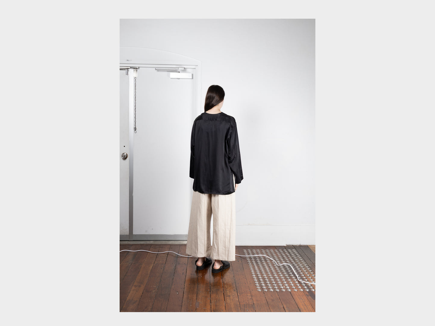 W-R18S2 "Arrow Shirt" Black Saturn