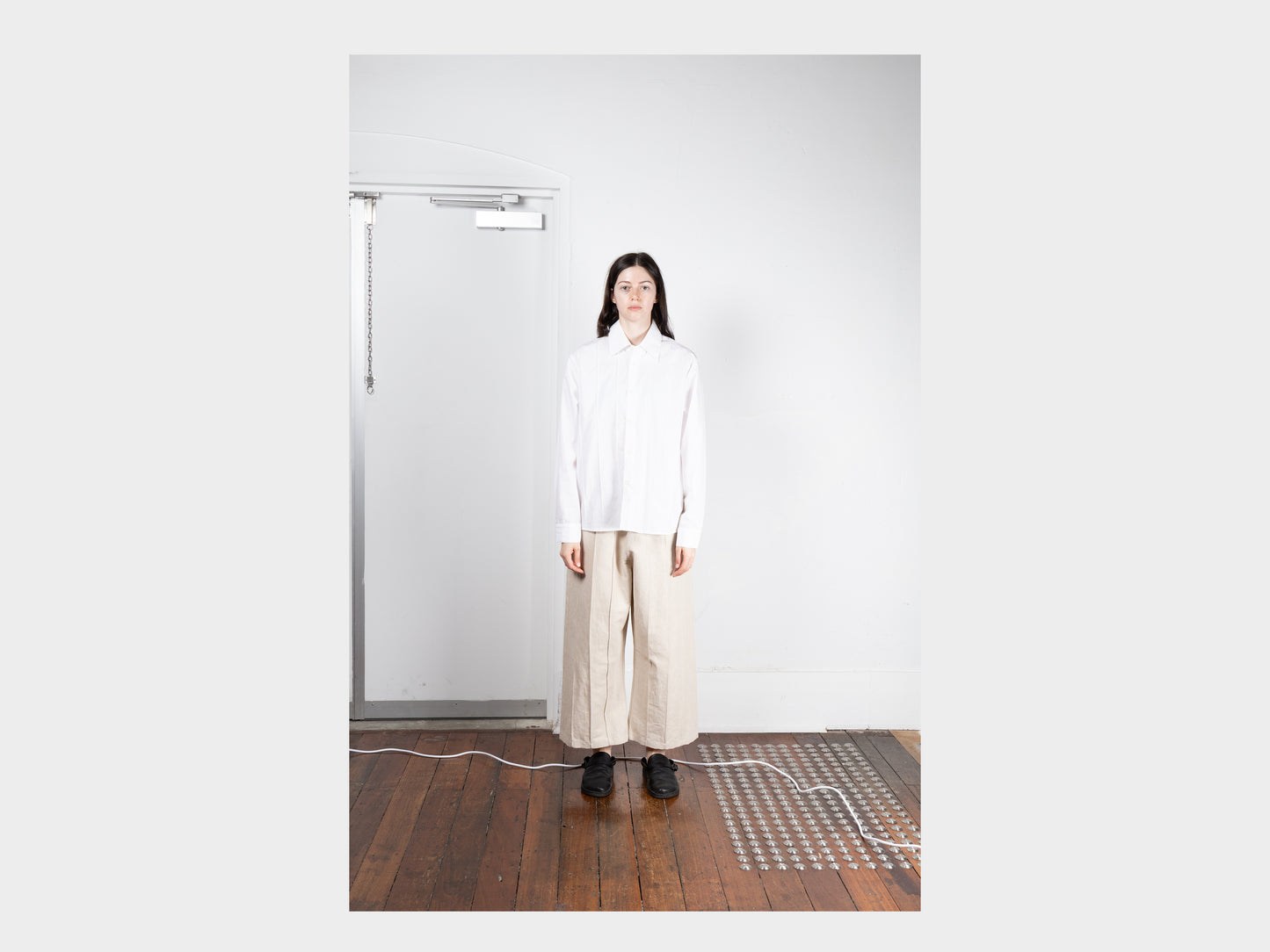 W-R18S4 "Tuck Shirt" White Typewriter