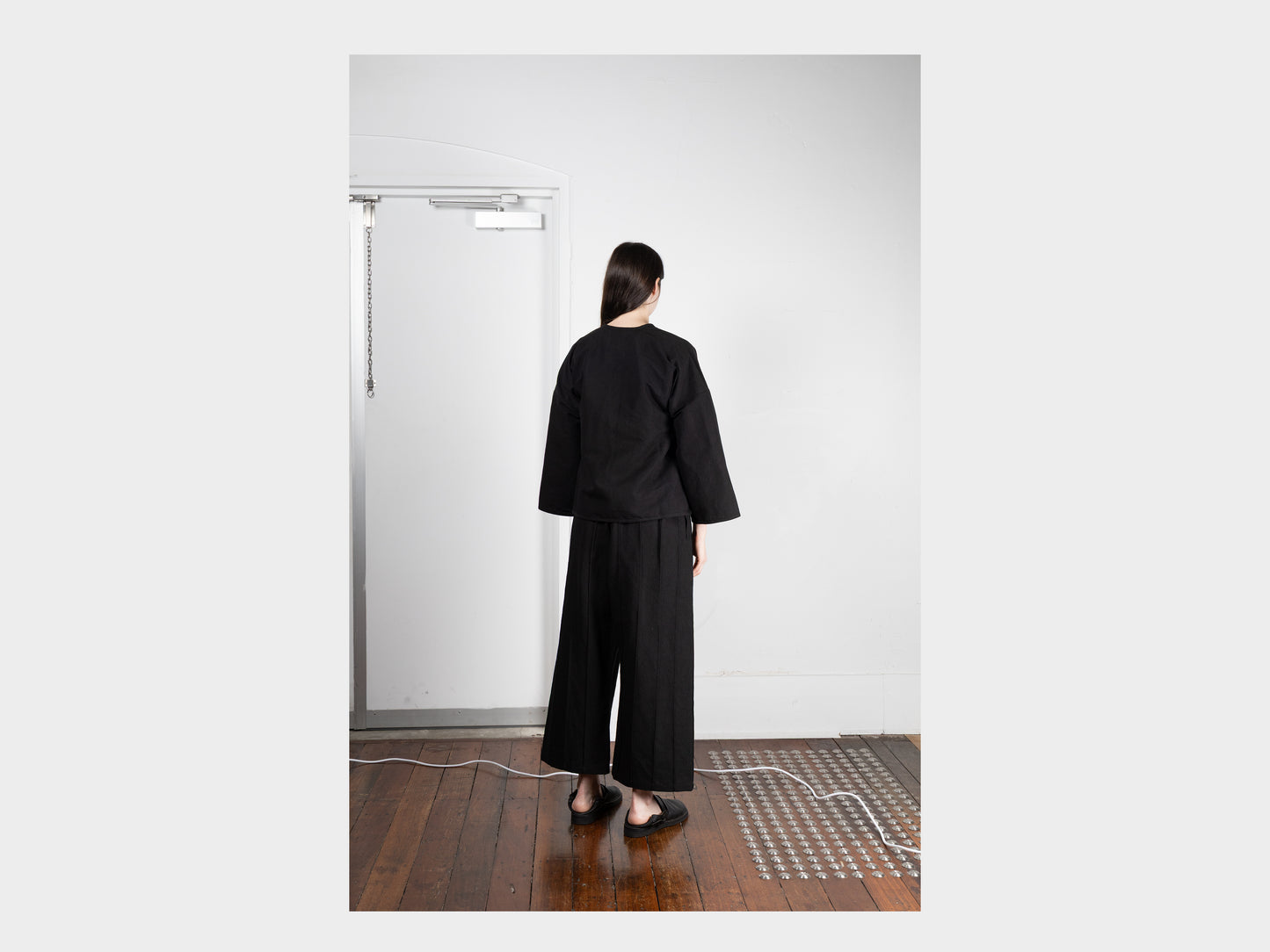 W-R18S7 "Cross Cardigan" Black Bamboo