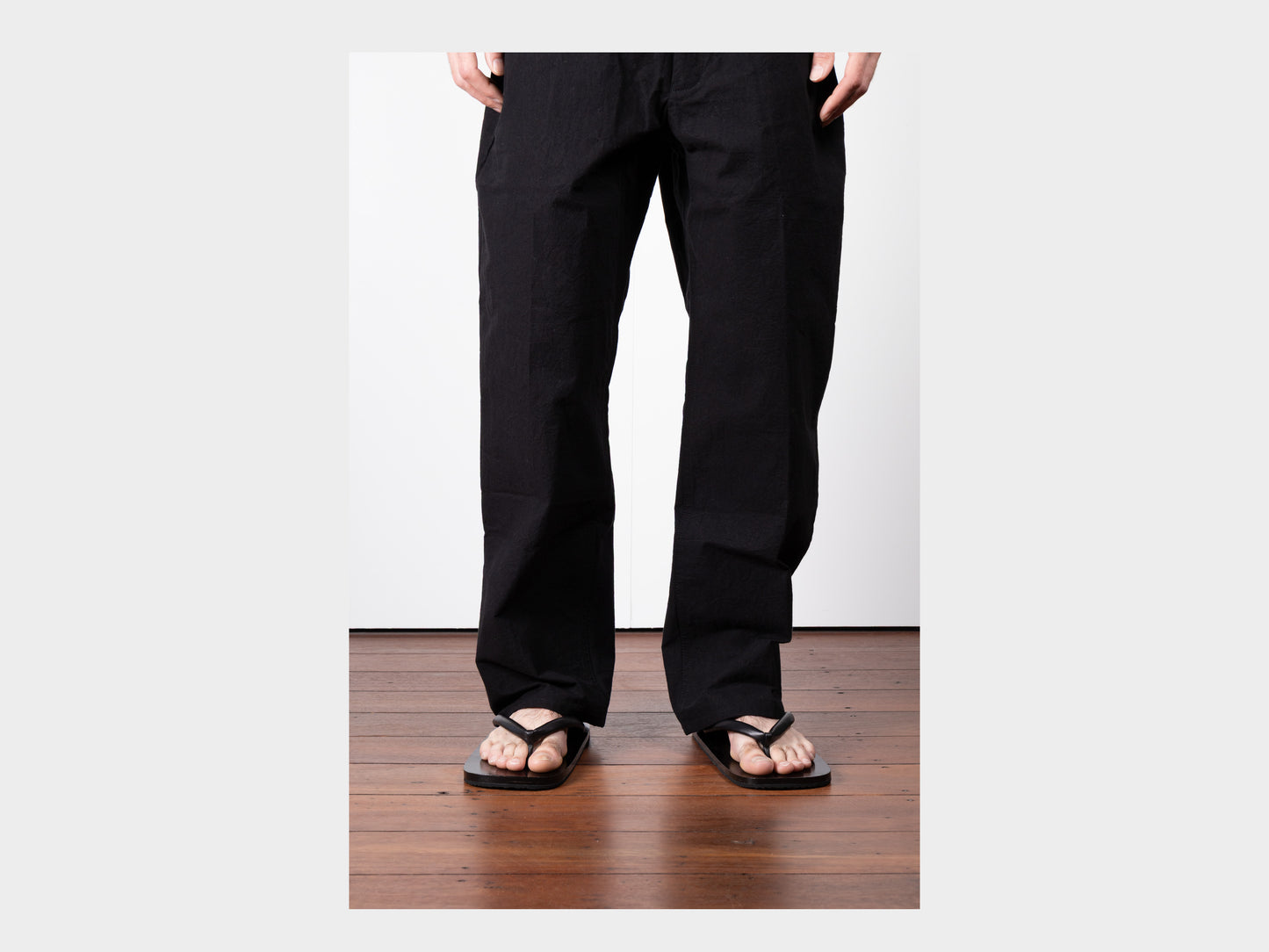 R0V6 "Sekizuka Sandal" Lacquered Bend