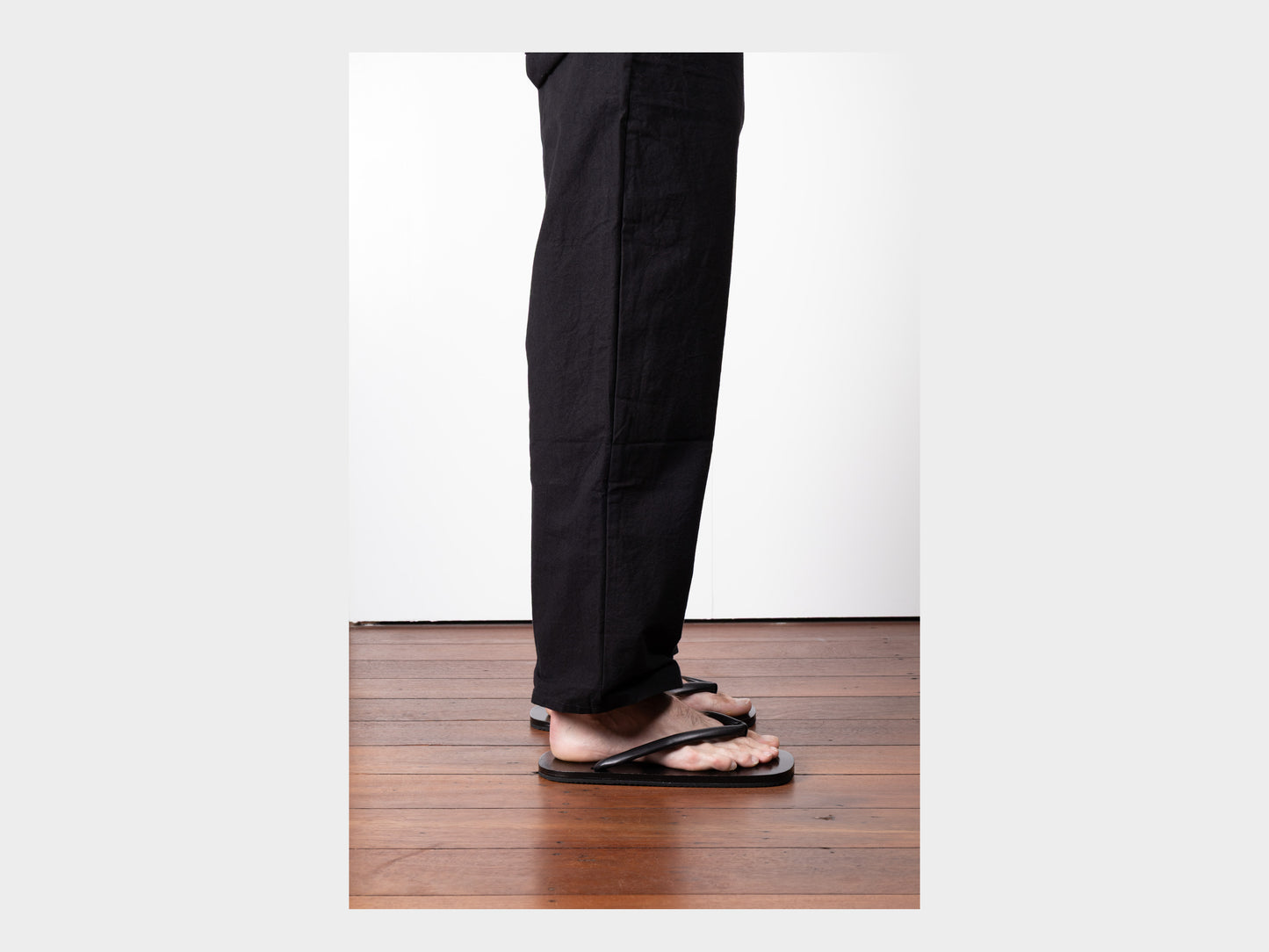 R0V6 "Sekizuka Sandal" Lacquered Bend
