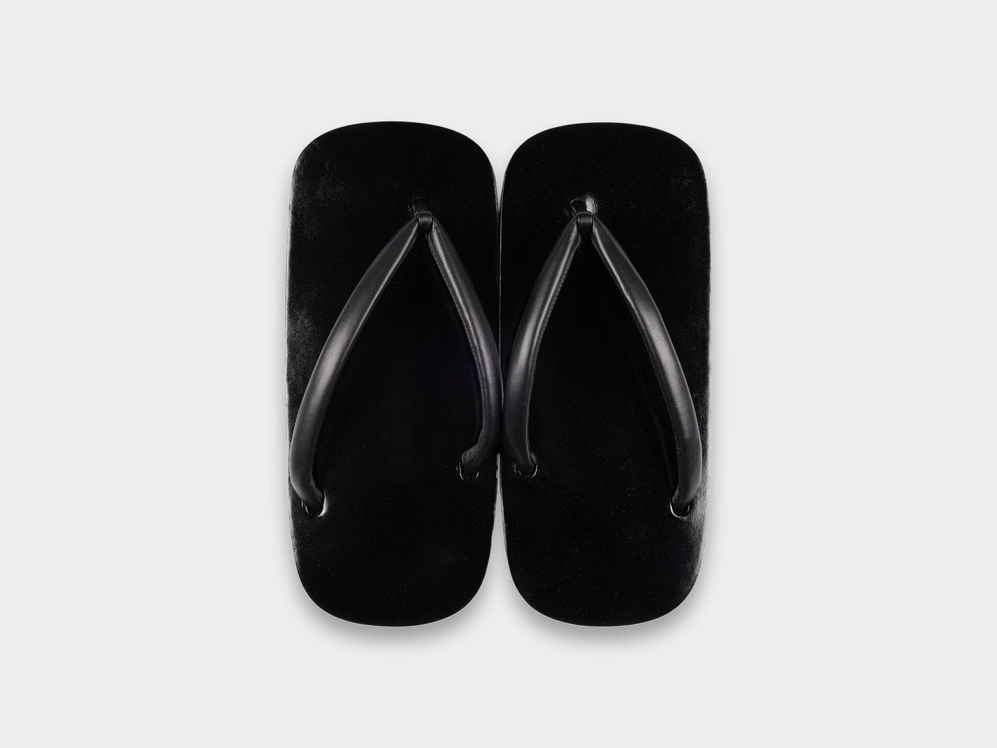 R0V6 "Sekizuka Sandal" Lacquered Bend