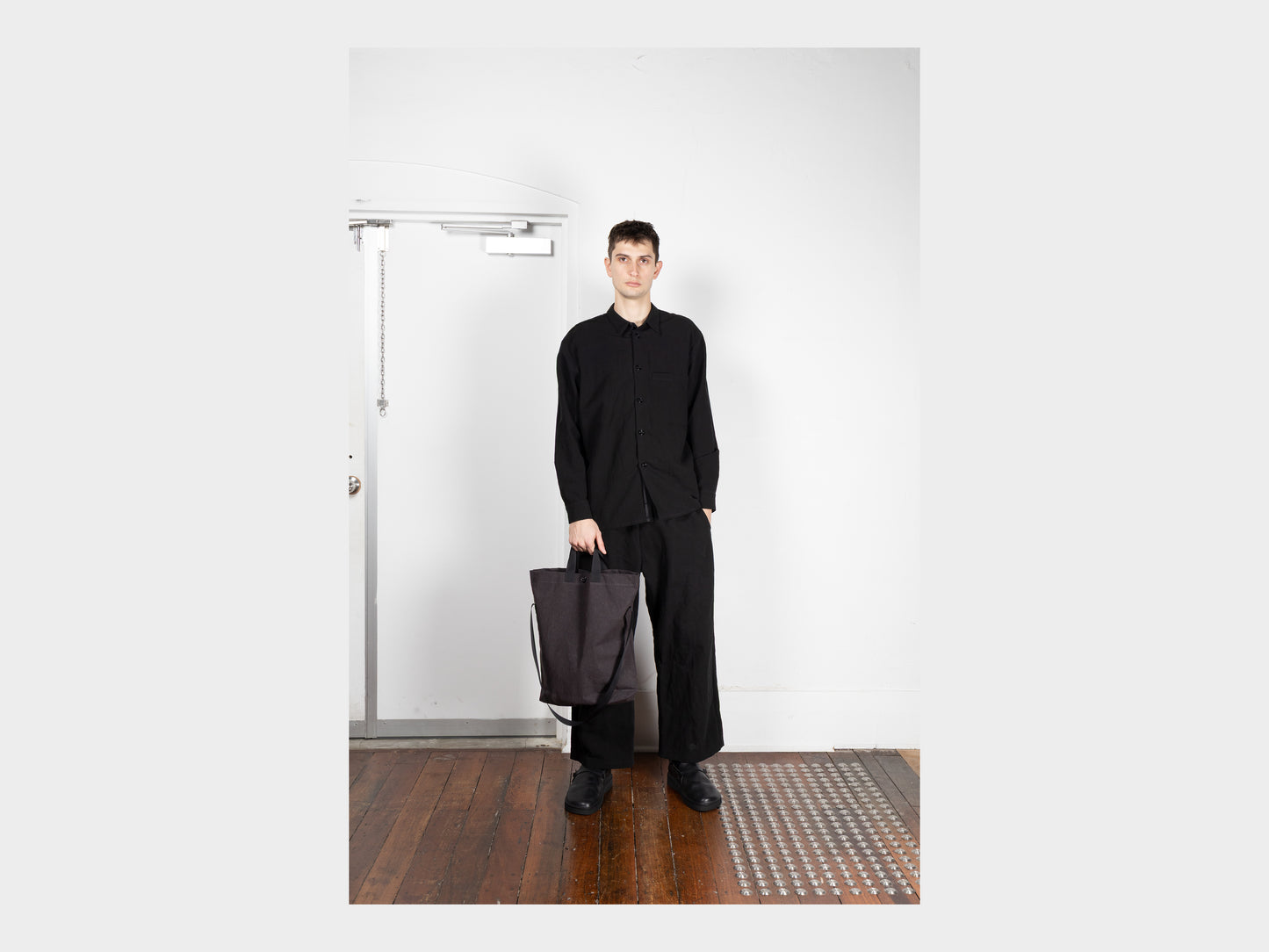 R20B1 "Multi Handle Tote" Earth Wax