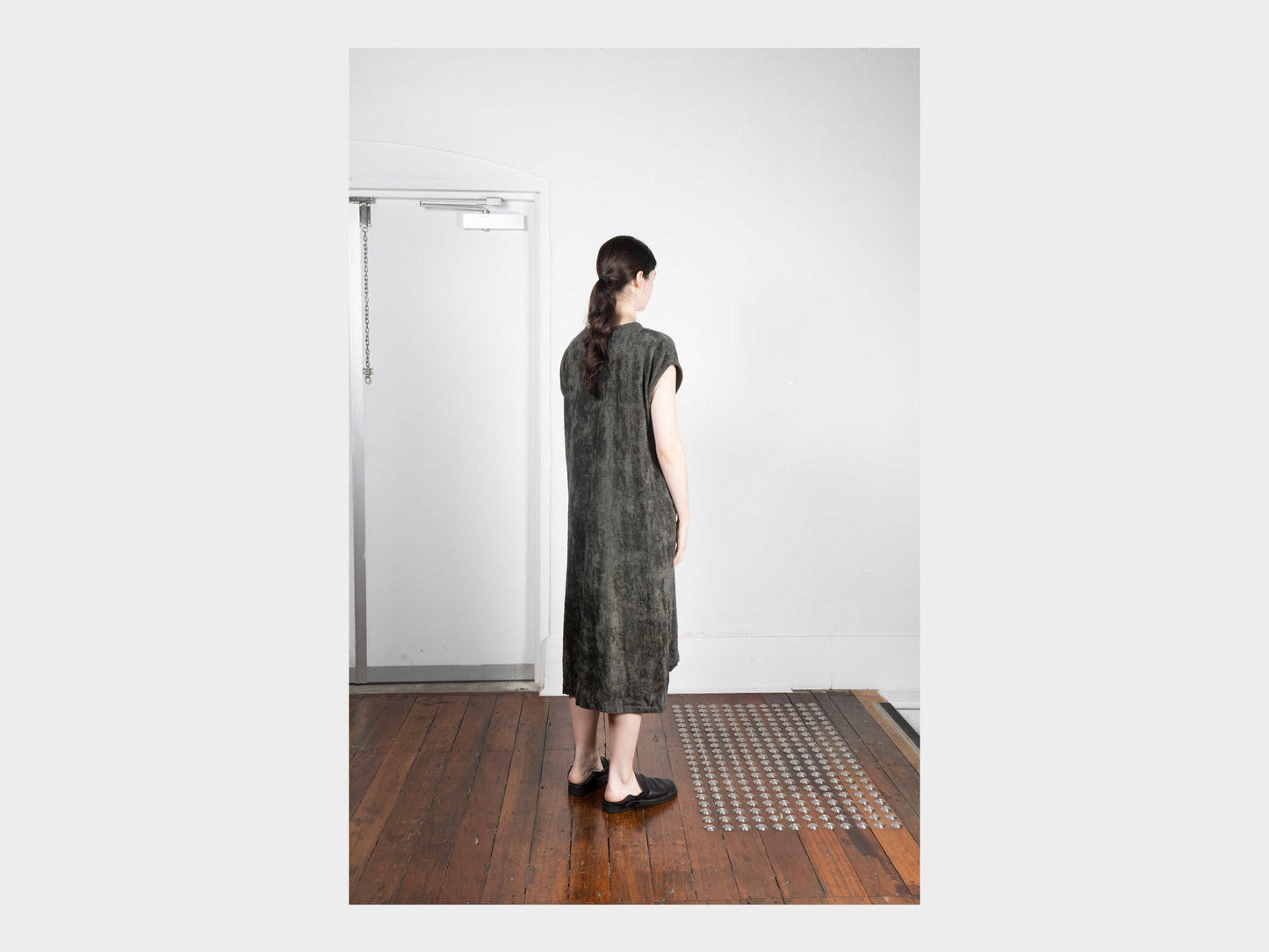 W-R20A5 "Box Dress" Bark Linen Velvet