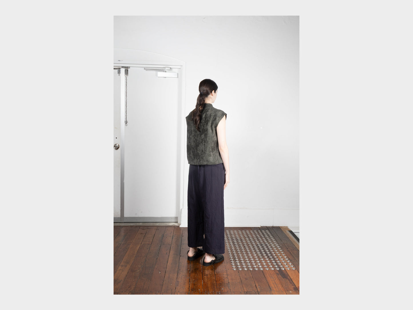 W-R20P3 "Tuck Pants" Rock Linen