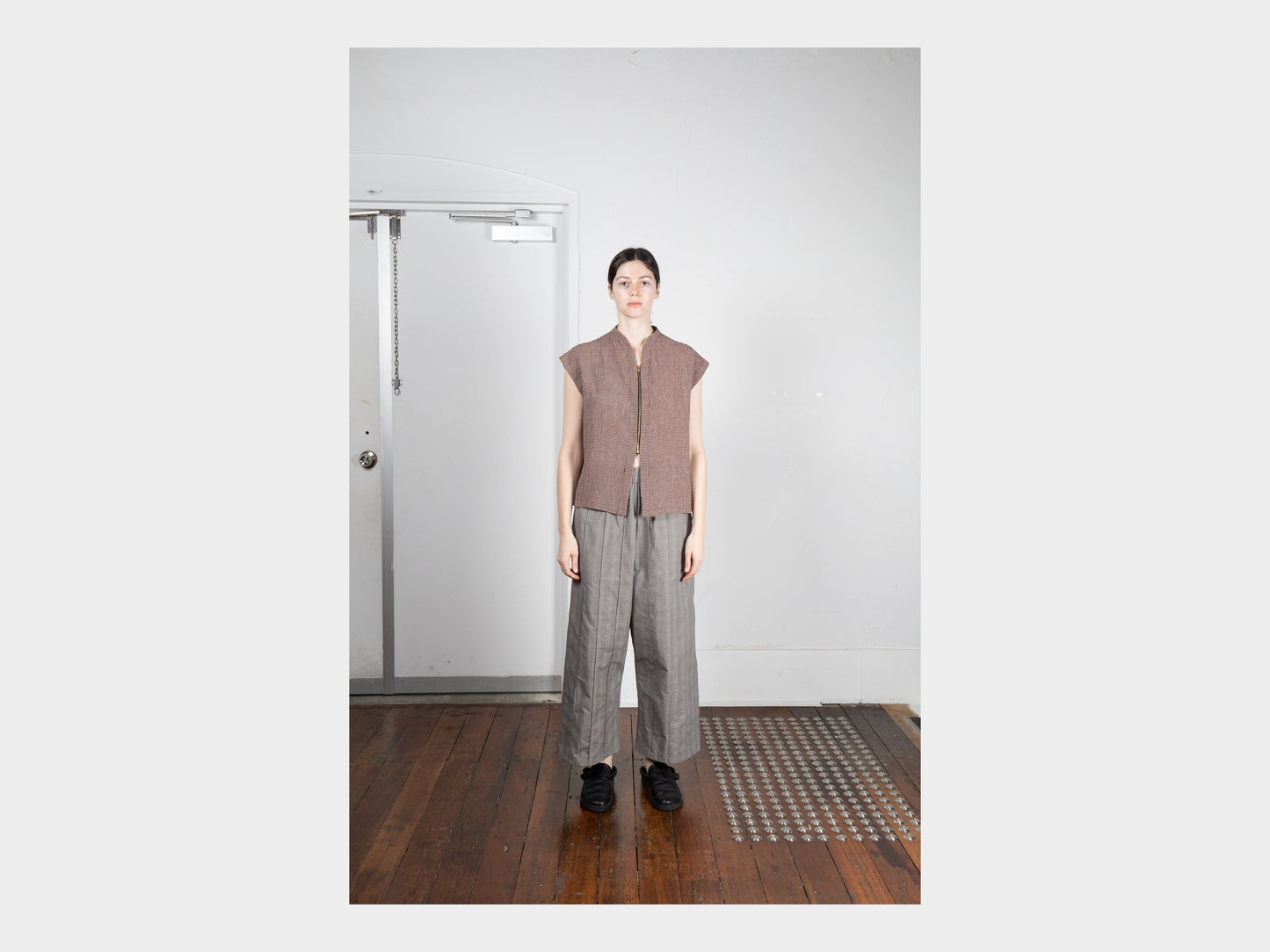 W-R20P3 "Tuck Pants" Grey Damp Cloth