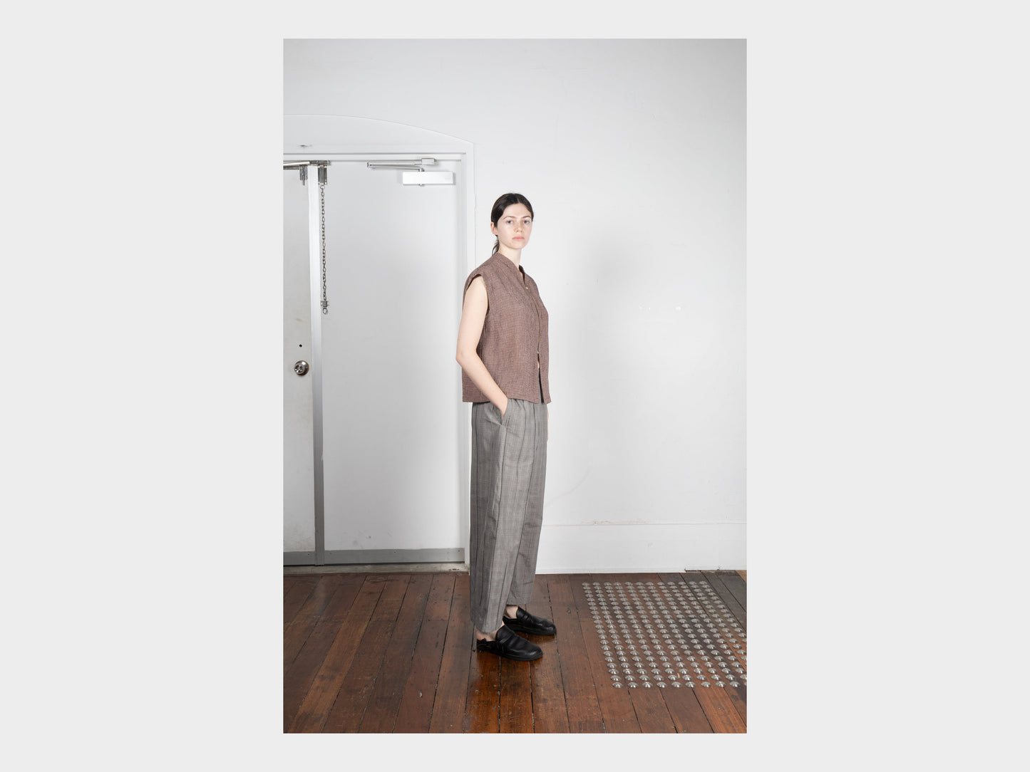 W-R20P3 "Tuck Pants" Grey Damp Cloth